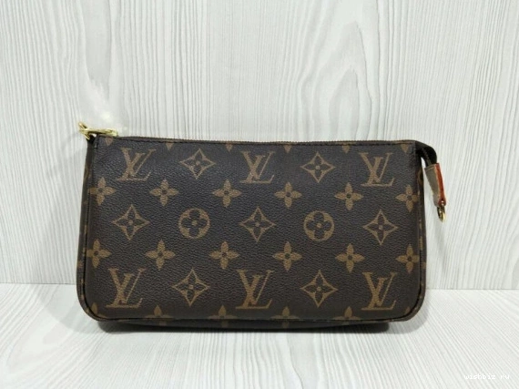 WIS POCHETTE Louis Vuitton ACCESSOIRES 0827